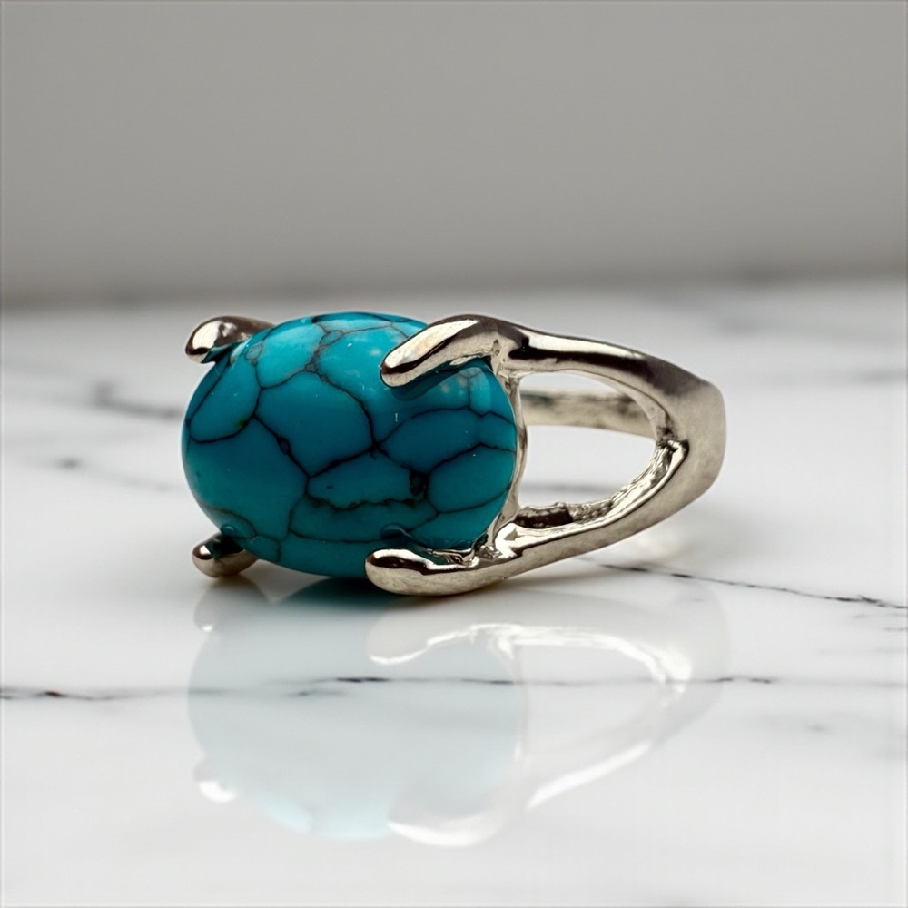 New Turquoise Howlite Statement Ring, Size 7